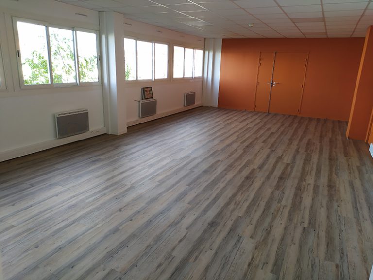 Bureau 302 light1 768x576