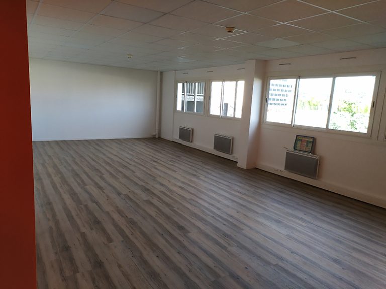 Bureau 302 light2 768x576