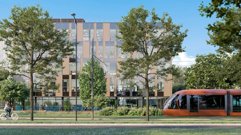 uptown immeuble et tramway 768x432